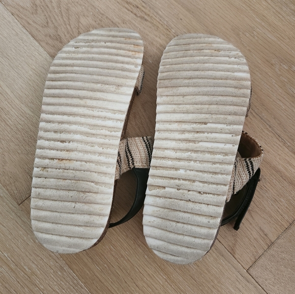 OLD NAVY | Birkenstock-style slides with ankle strap - Picture 3 of 5